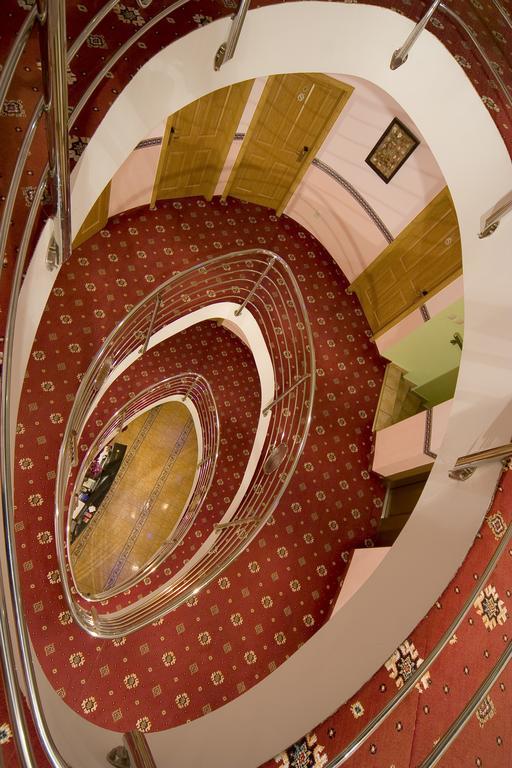 Hotel Alexander'S Nitra Bagian luar foto