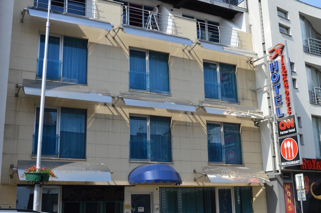 Hotel Alexander'S Nitra Bagian luar foto