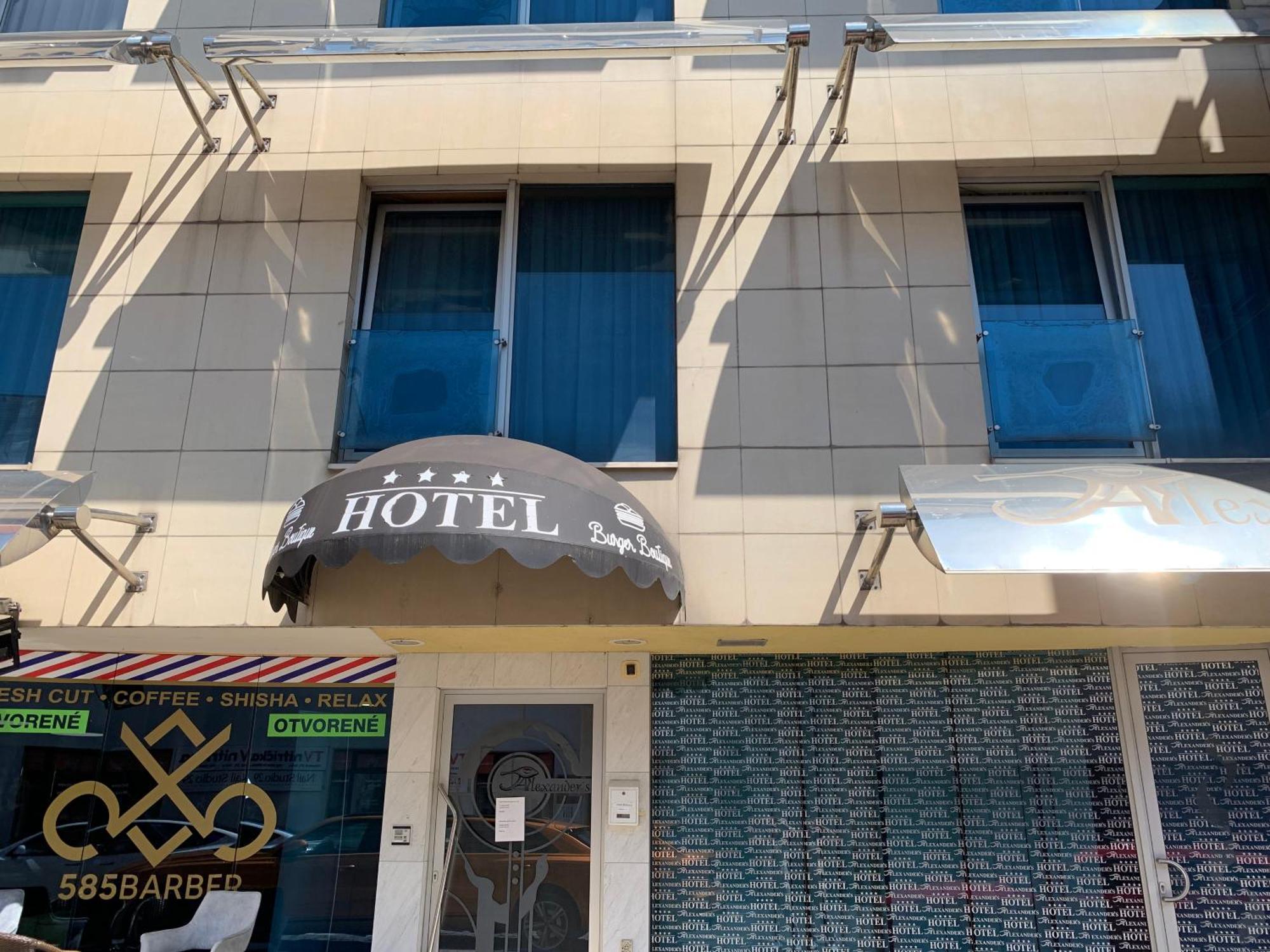 Hotel Alexander'S Nitra Bagian luar foto