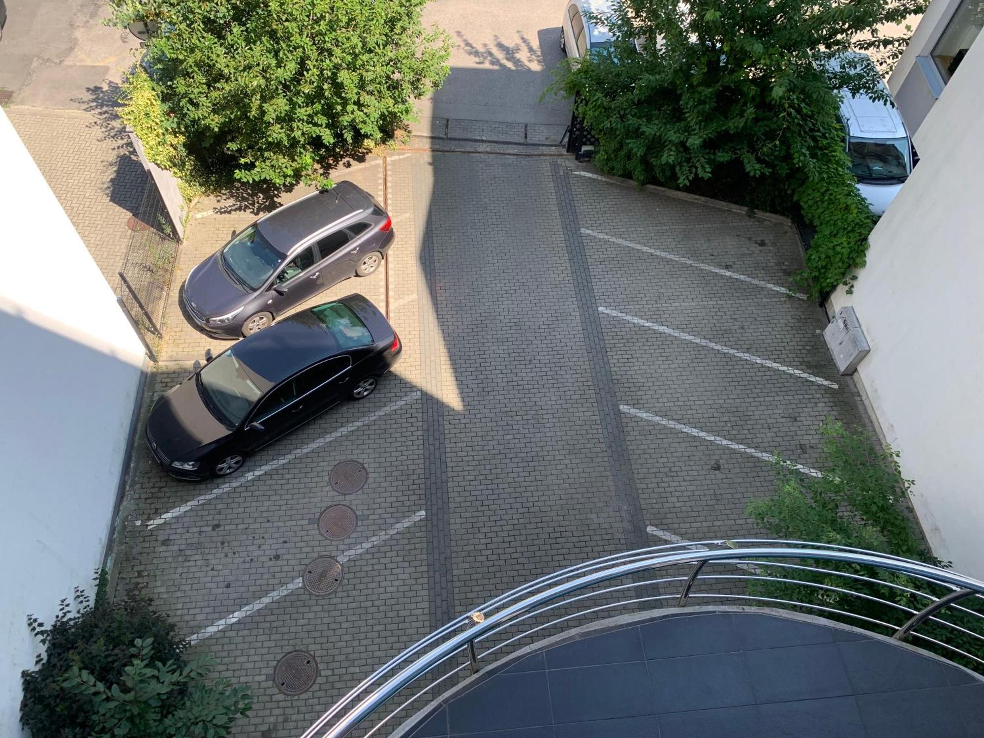 Hotel Alexander'S Nitra Bagian luar foto