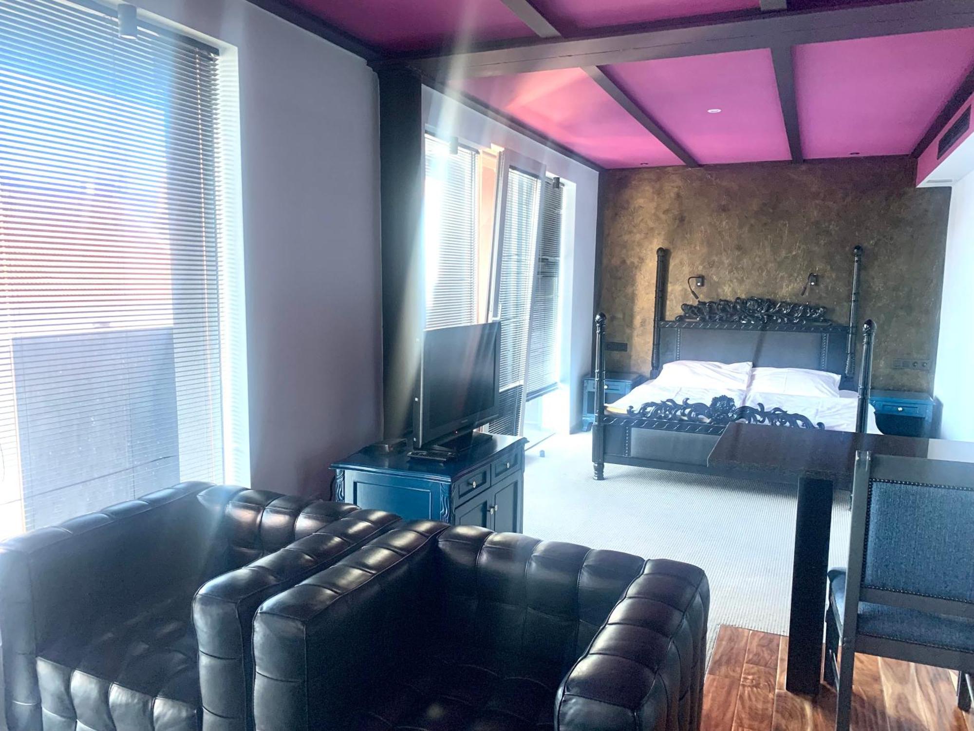 Hotel Alexander'S Nitra Bagian luar foto