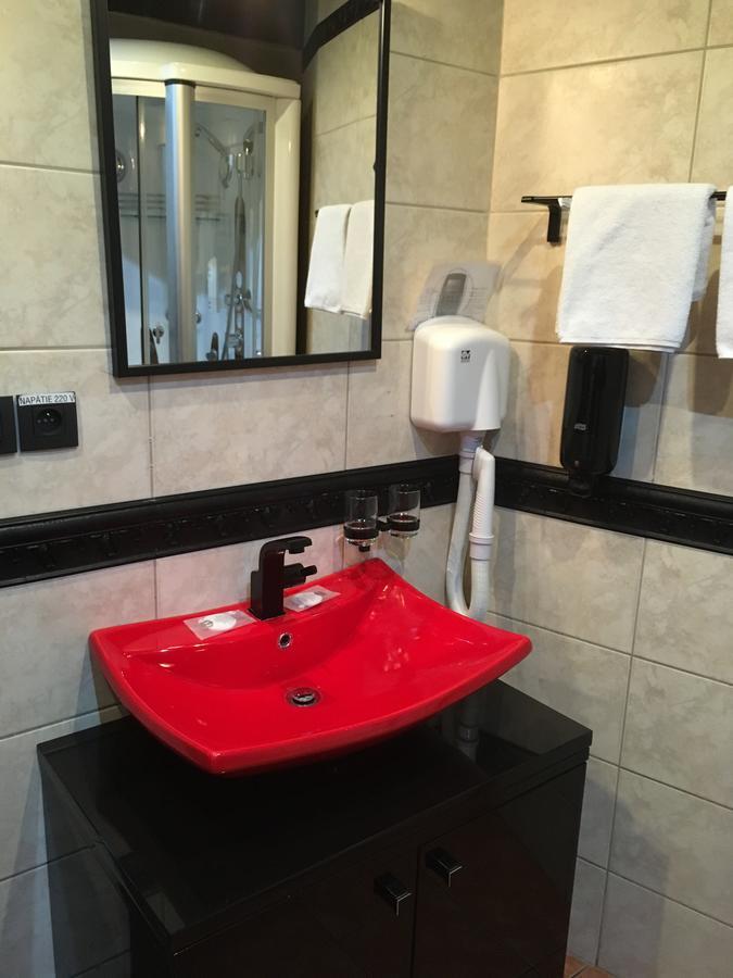 Hotel Alexander'S Nitra Bagian luar foto