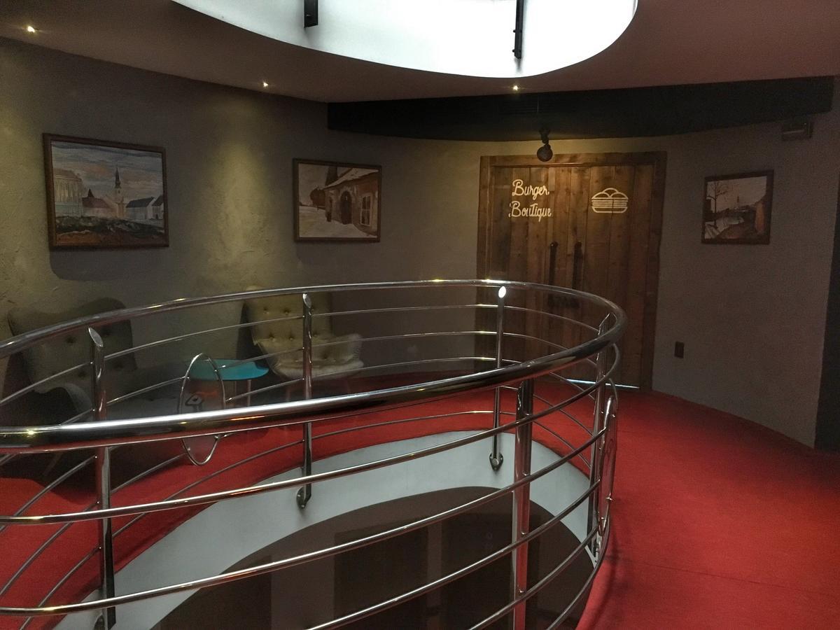 Hotel Alexander'S Nitra Bagian luar foto